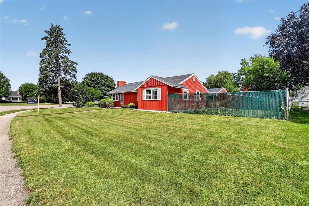 Photo of 1617 Arbor DRIVE, Beloit, WI 53511 (MLS # 2027974)