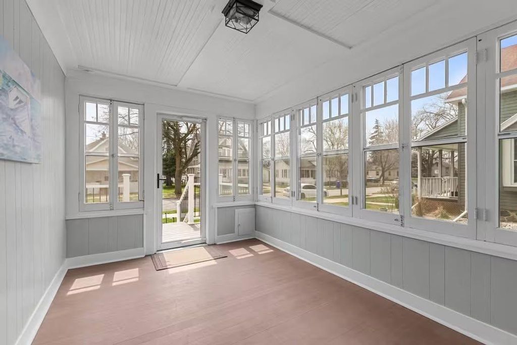 Photo of 324 E Commercial STREET, Appleton, WI 54911 (MLS # 50322467)