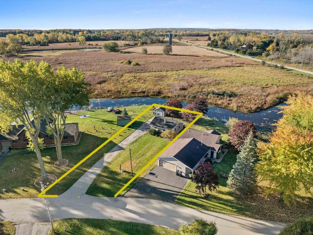 Photo of 8923 Twin Harbor ROAD, Sturgeon Bay, WI 54235 (MLS # 50316970)