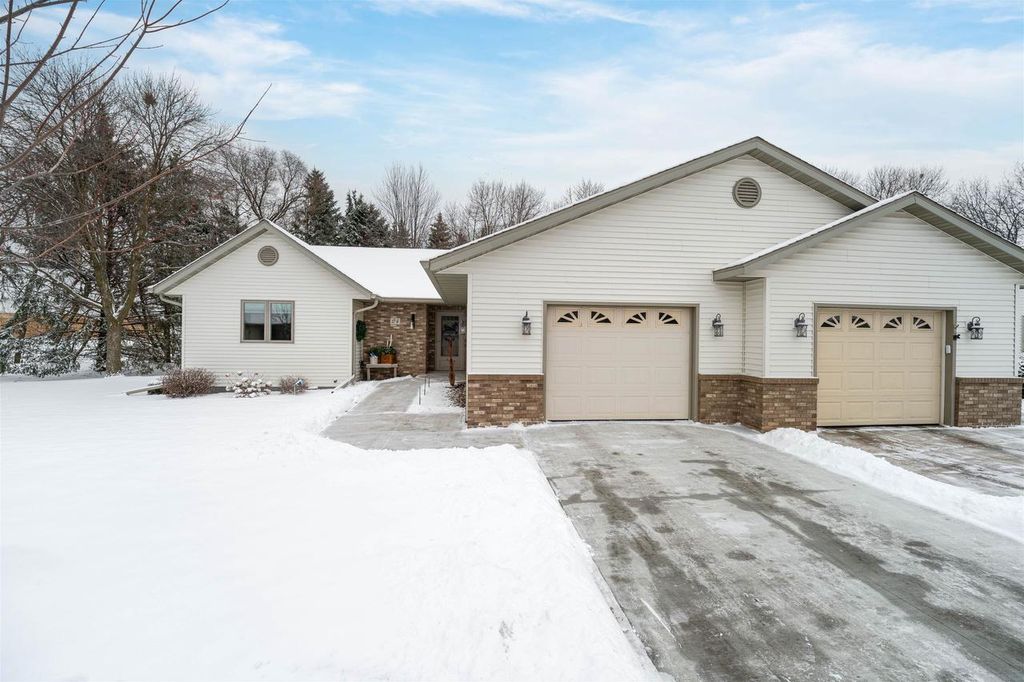 Photo of 24 Riverside COURT, Fond Du Lac, WI 54935 (MLS # 50320147)