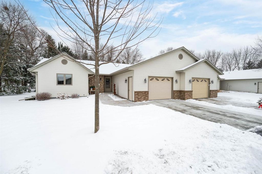 Photo of 24 Riverside COURT, Fond Du Lac, WI 54935 (MLS # 50320147)