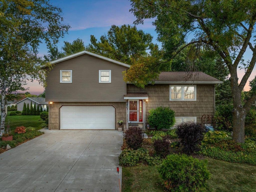 Photo of 1607 S Lincoln AVENUE, Marshfield, WI 54449 (MLS # 22504719)