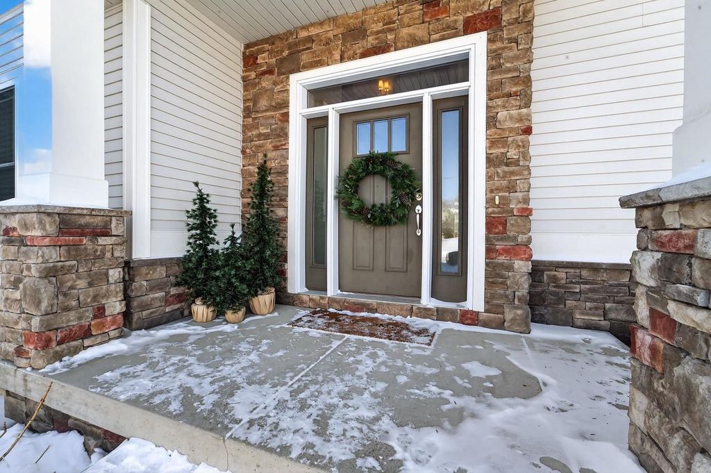 Photo of 2014 Cardinal WAY, Waunakee, WI 53597 (MLS # 2015303)