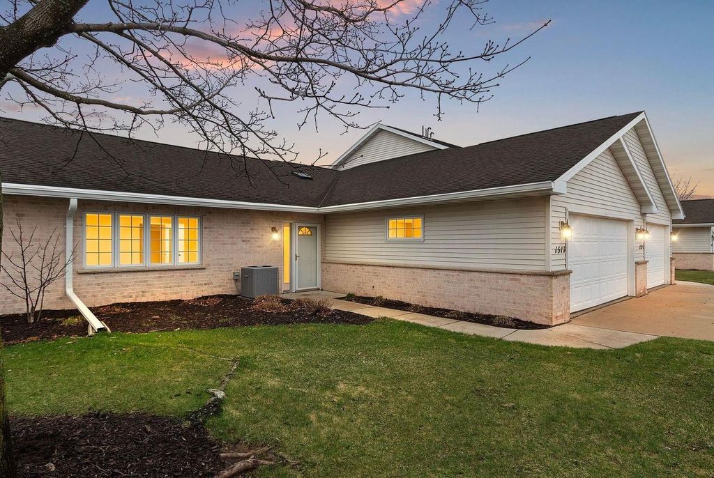 Photo of 1517 River Pines DRIVE, Green Bay, WI 54311 (MLS # 50323969)