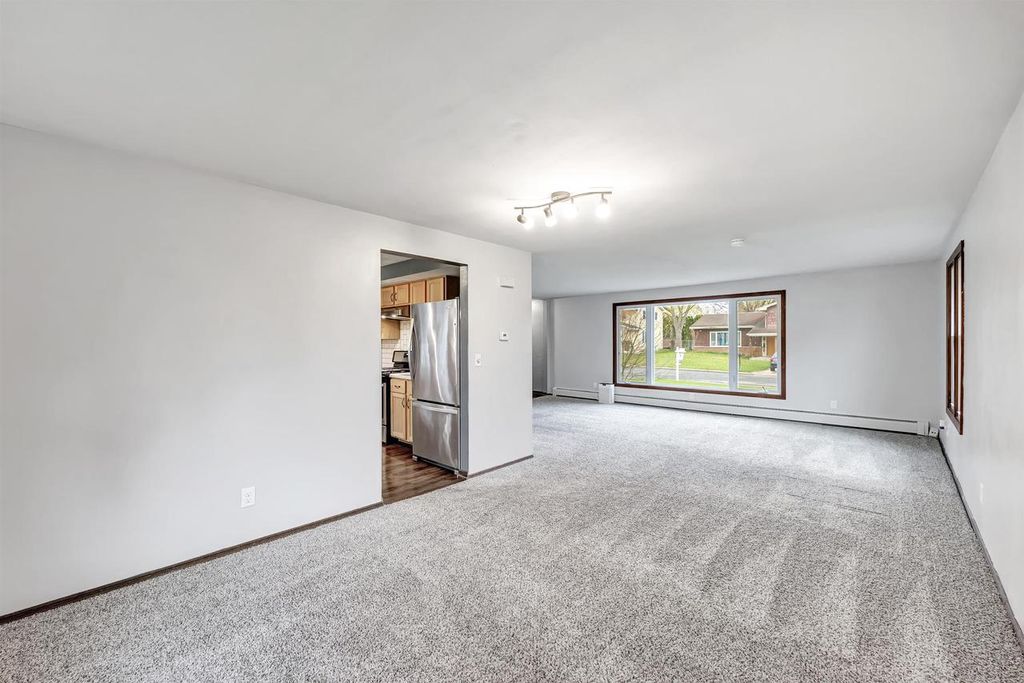 Photo of 426 Custer COURT, Green Bay, WI 54301 (MLS # 50324406)