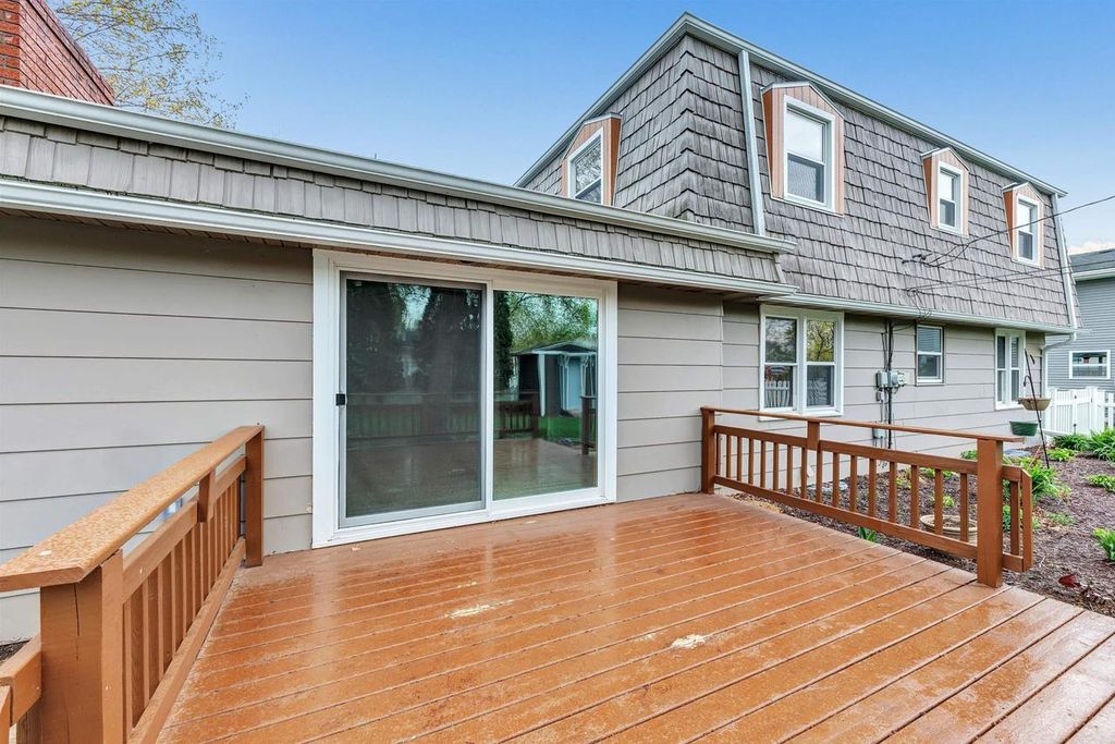 Photo of 426 Custer COURT, Green Bay, WI 54301 (MLS # 50324406)