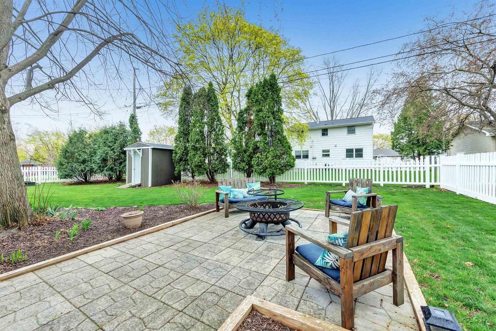 Photo of 426 Custer COURT, Green Bay, WI 54301 (MLS # 50324406)