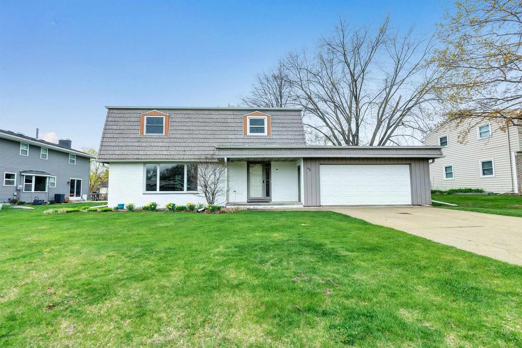 Photo of 426 Custer COURT, Green Bay, WI 54301 (MLS # 50324406)