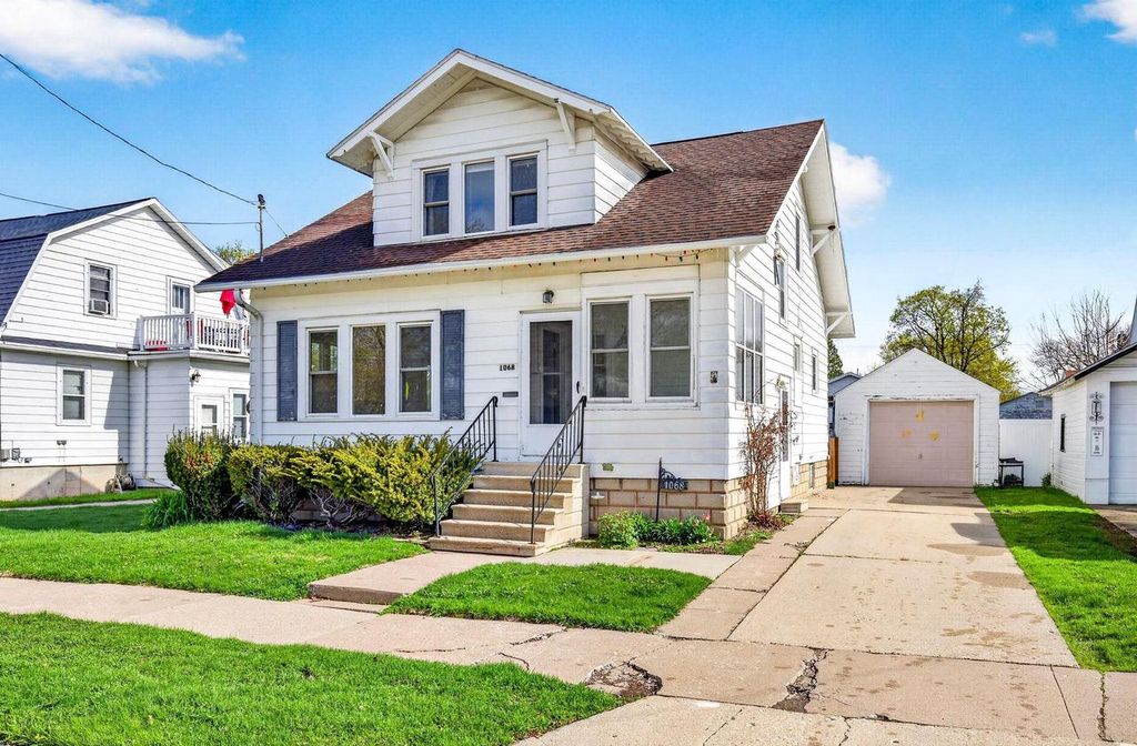 Photo of 1068 Caroline STREET, Green Bay, WI 54303 (MLS # 50324751)
