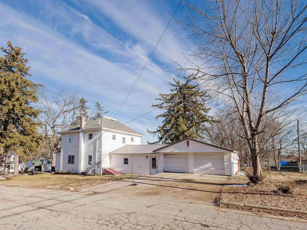 Photo of 417 W Division STREET, Dodgeville, WI 53533 (MLS # 2014888)