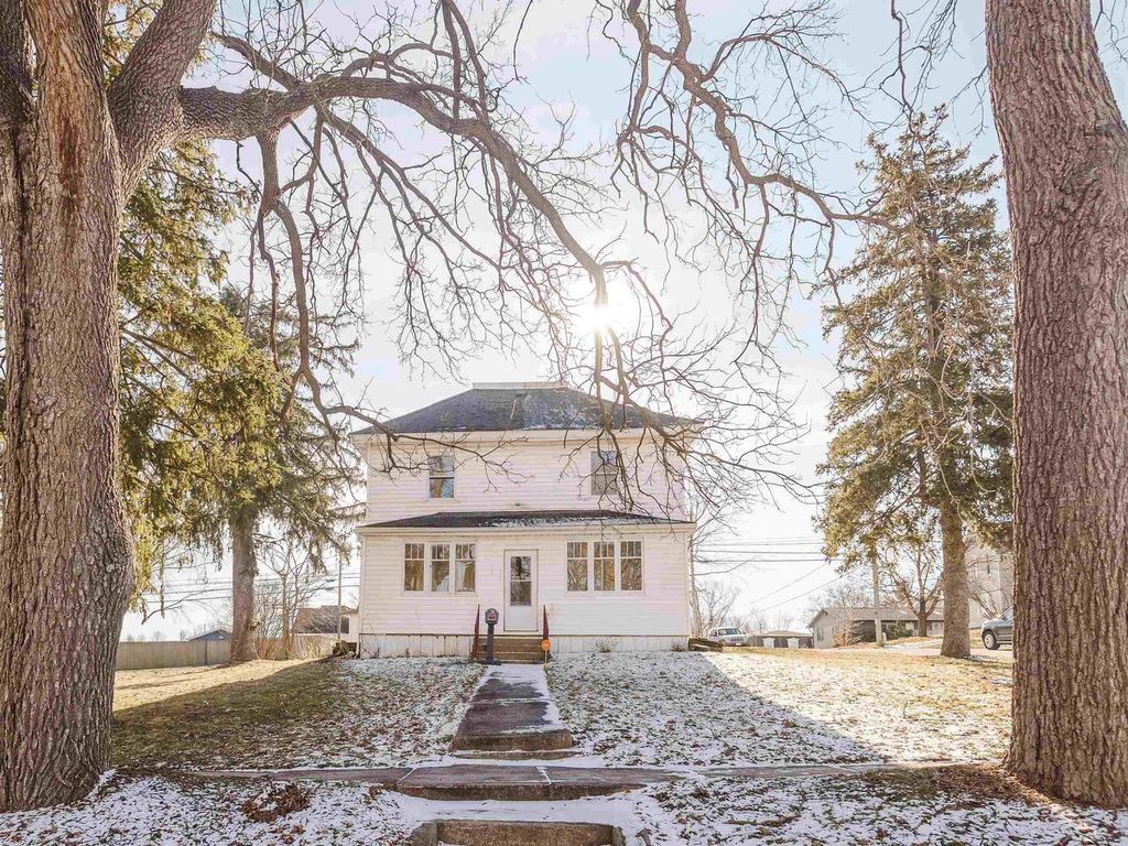 Photo of 417 W Division STREET, Dodgeville, WI 53533 (MLS # 2014888)