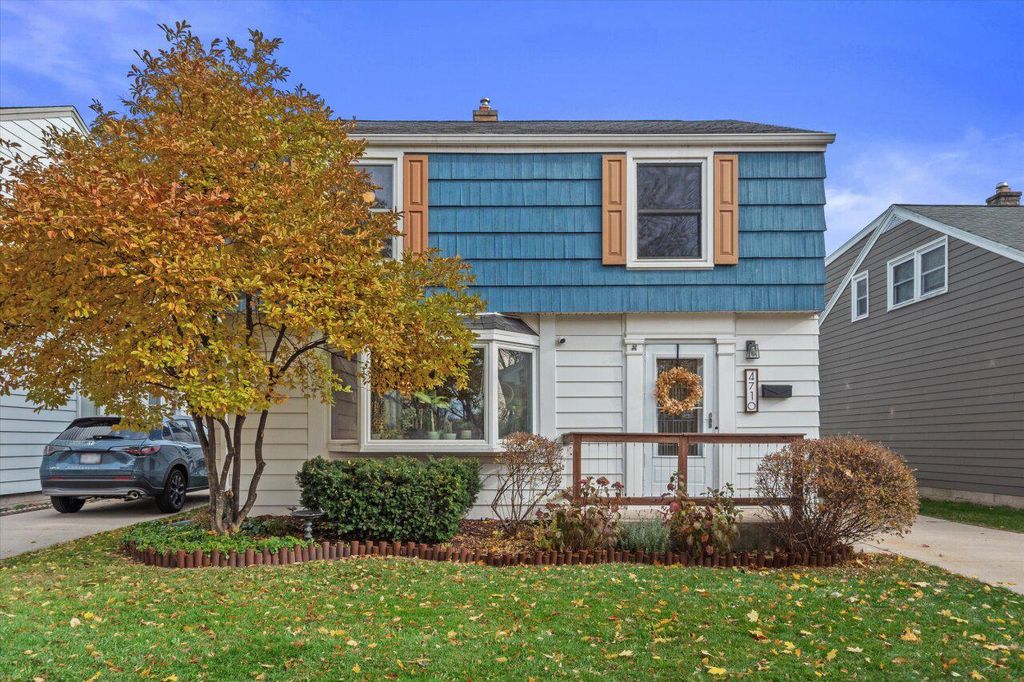 Photo of 4710 N Diversey BOULEVARD, Whitefish Bay, WI 53211 (MLS # 1942286)