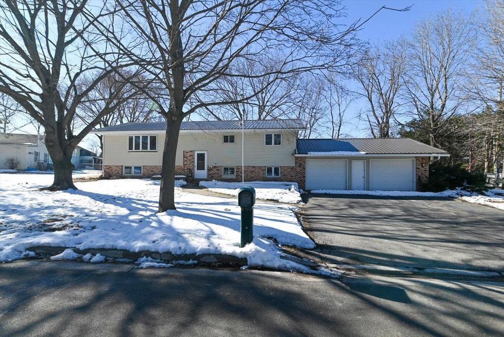 Photo of 911 Valley ROAD, Poynette, WI 53955 (MLS # 2015314)