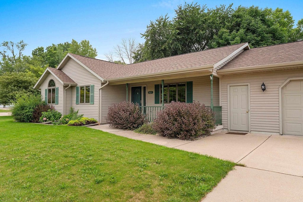 Photo of 1525 Parkview DRIVE, New London, WI 54961 (MLS # 50330770)
