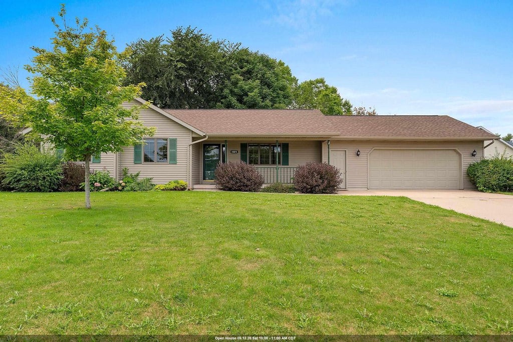Photo of 1525 Parkview DRIVE, New London, WI 54961 (MLS # 50330770)