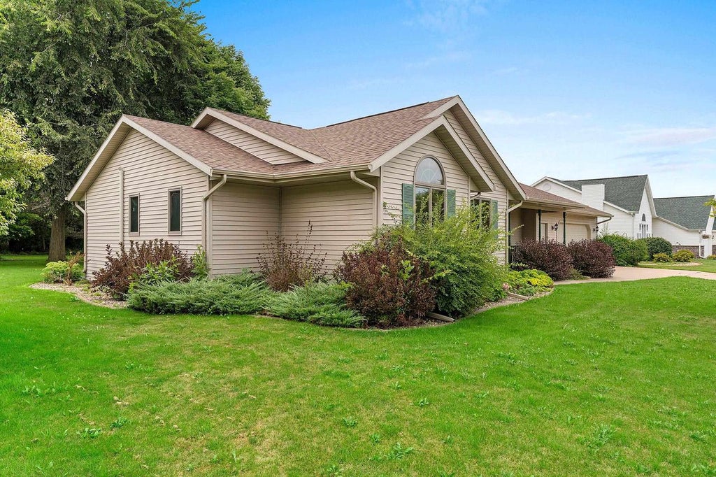 Photo of 1525 Parkview DRIVE, New London, WI 54961 (MLS # 50330770)