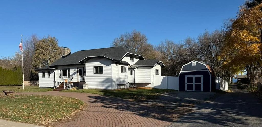 Photo of 726 S Park AVENUE, Neenah, WI 54956 (MLS # 50318414)