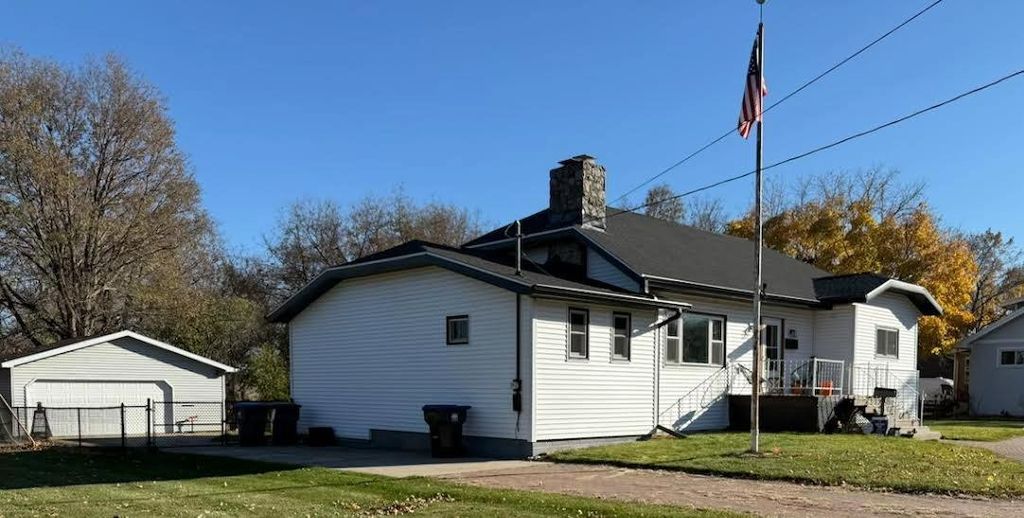 Photo of 726 S Park AVENUE, Neenah, WI 54956 (MLS # 50318414)