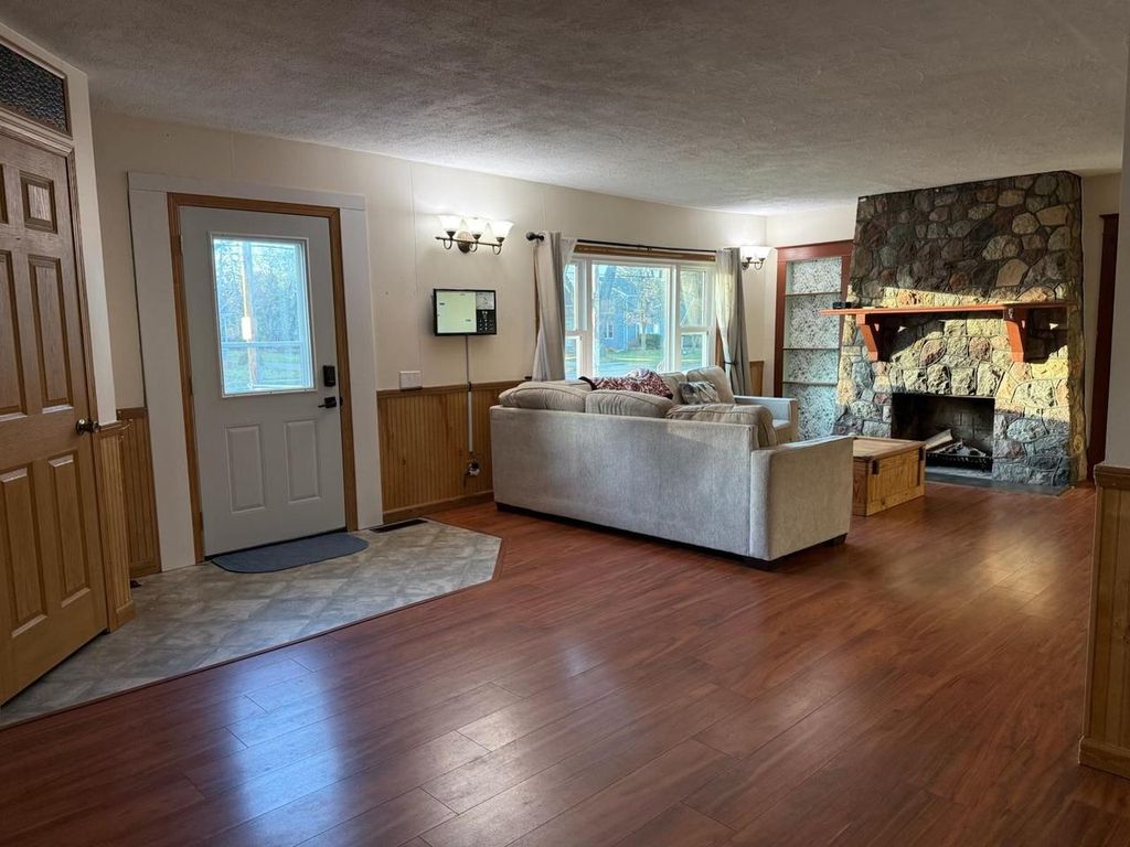 Photo of 726 S Park AVENUE, Neenah, WI 54956 (MLS # 50318414)