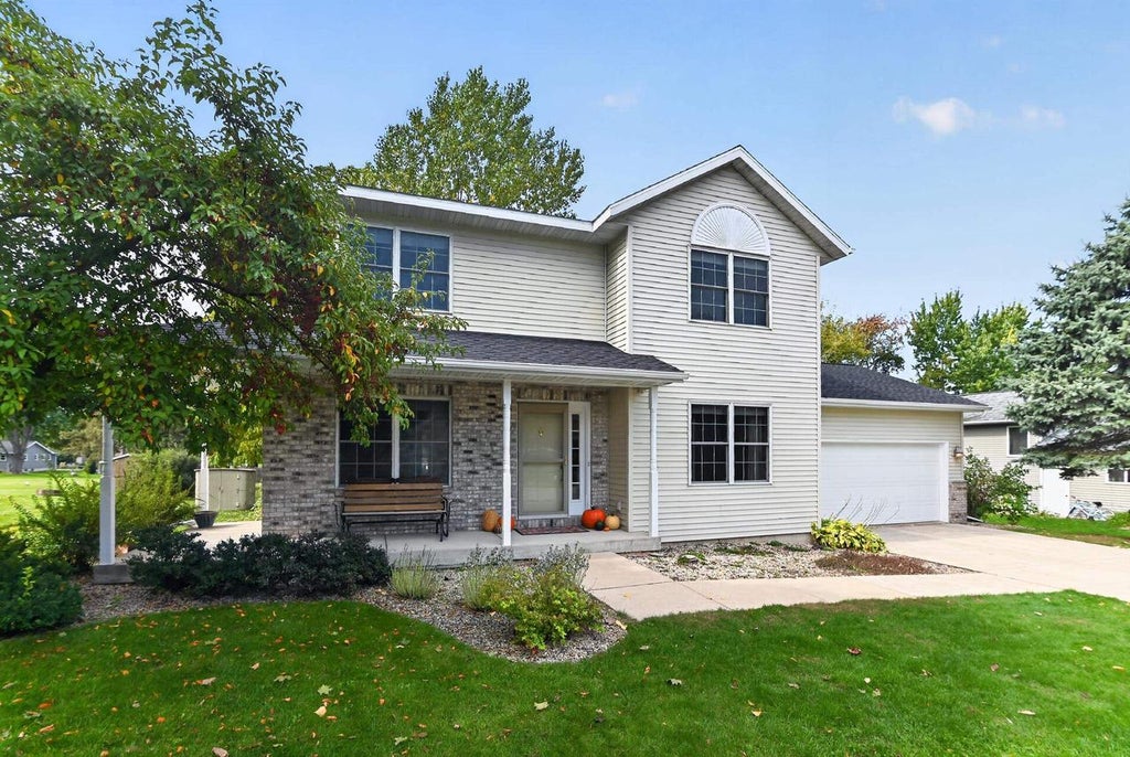 Photo of 311 Springview DRIVE, Marshall, WI 53559 (MLS # 2033913)