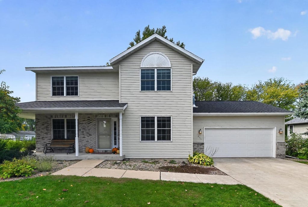 Photo of 311 Springview DRIVE, Marshall, WI 53559 (MLS # 2033913)