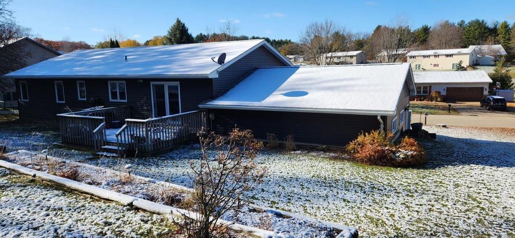 Photo of 1555 W Golf DRIVE, Platteville, WI 53818 (MLS # 2011819)