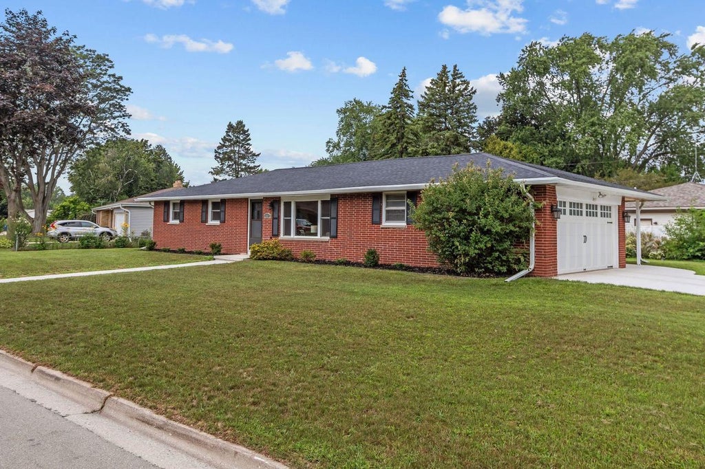 Photo of 1520 Careful DRIVE, Green Bay, WI 54304 (MLS # 50330955)