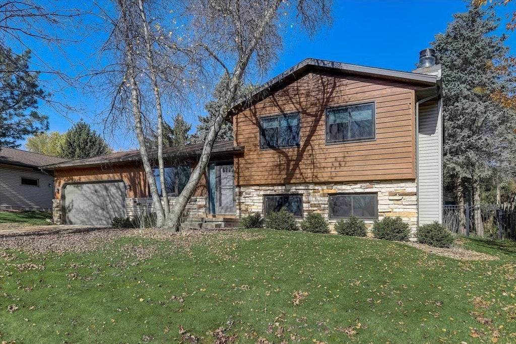 Photo of 1110 Sunfield STREET, Sun Prairie, WI 53590 (MLS # 2033708)