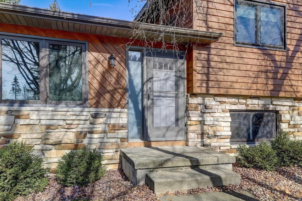 Photo of 1110 Sunfield STREET, Sun Prairie, WI 53590 (MLS # 2033708)