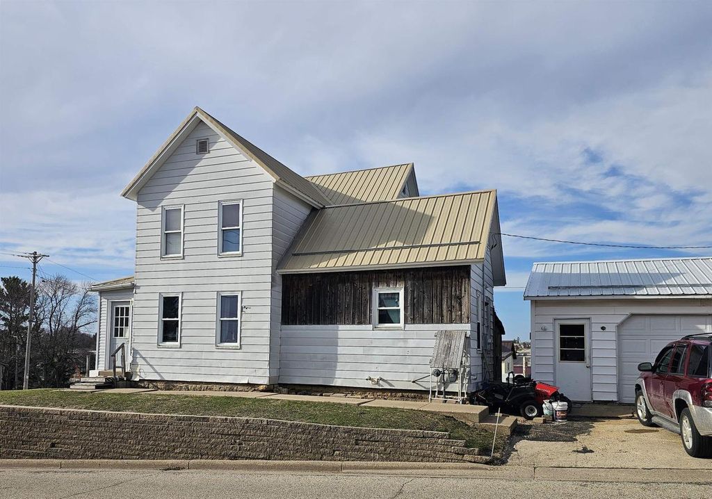 Photo of 302 Main STREET, Highland, WI 53543 (MLS # 2019927)