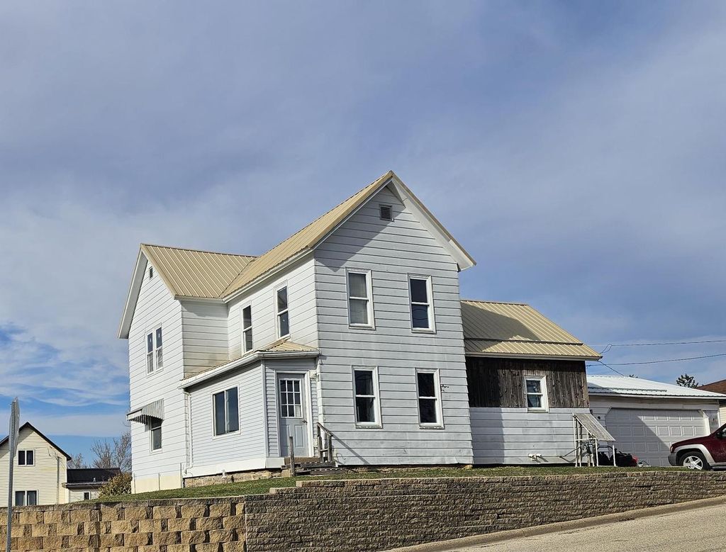 Photo of 302 Main STREET, Highland, WI 53543 (MLS # 2019927)