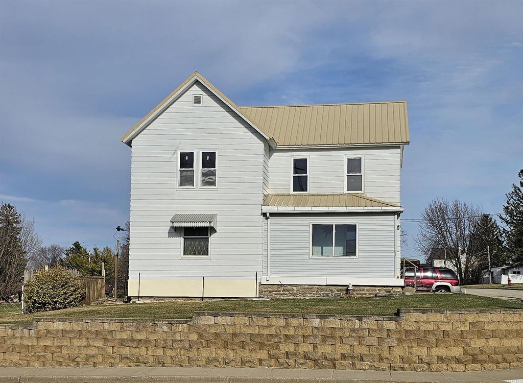 Photo of 302 Main STREET, Highland, WI 53543 (MLS # 2019927)