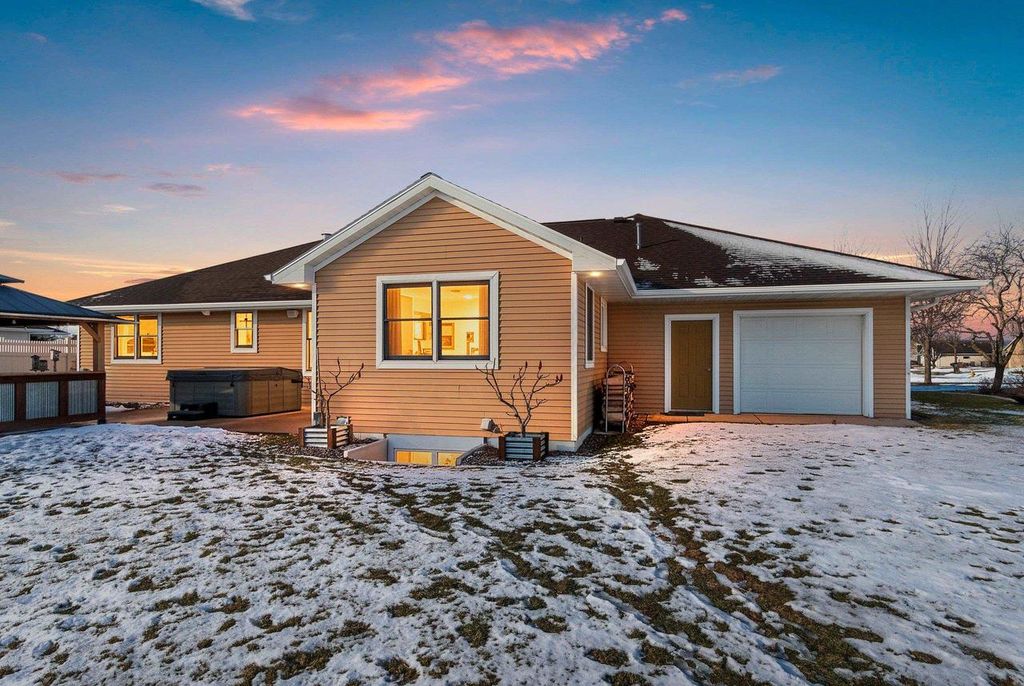 Photo of 2141 Wheat WAY, Green Bay, WI 54311 (MLS # 50319994)