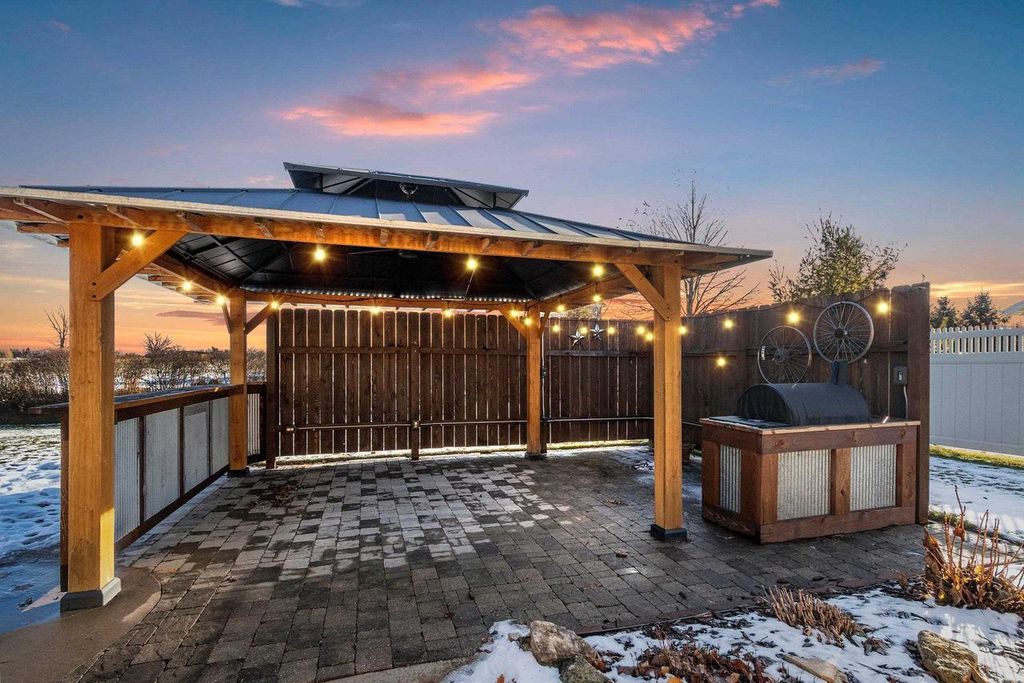 Photo of 2141 Wheat WAY, Green Bay, WI 54311 (MLS # 50319994)