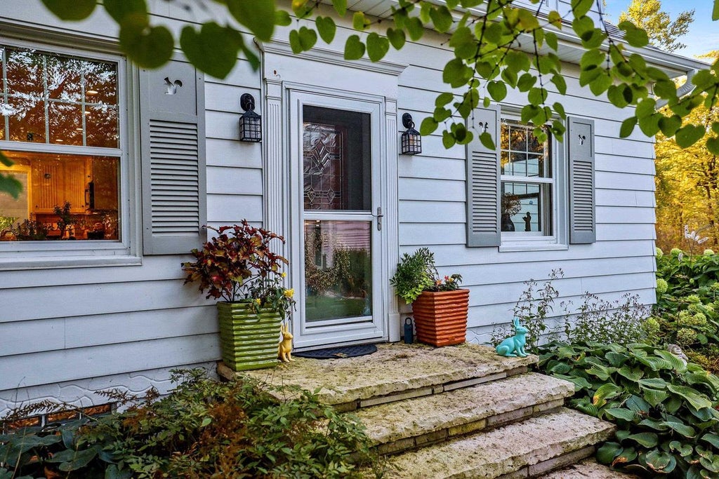 Photo of 4569 Edgewater Beach ROAD, Green Bay, WI 54311 (MLS # 50333933)