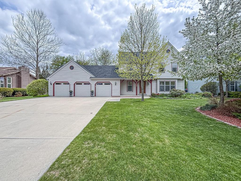 Photo of 13130 W Scarborough DRIVE, New Berlin, WI 53151 (MLS # 1961526)