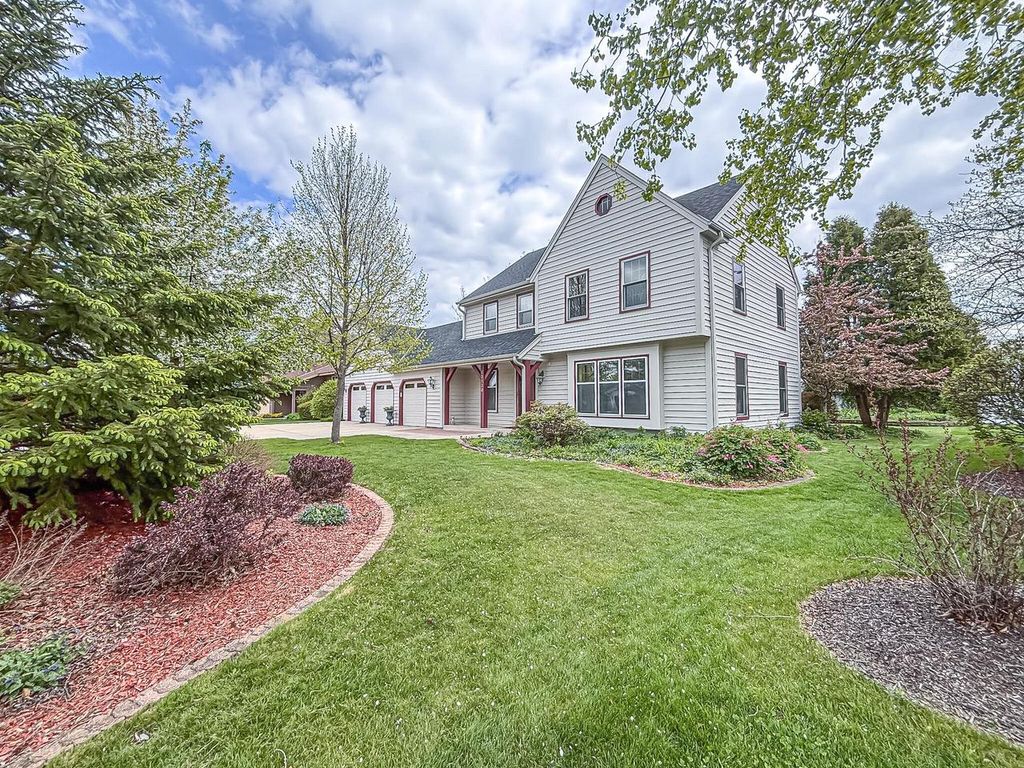Photo of 13130 W Scarborough DRIVE, New Berlin, WI 53151 (MLS # 1961526)