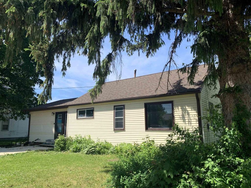 Photo of 744 Farnham STREET, Columbus, WI 53925 (MLS # 2024548)