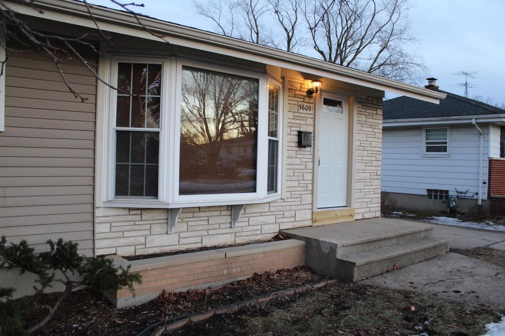 Photo of 5609 55th AVENUE, Kenosha, WI 53144 (MLS # 1945784)