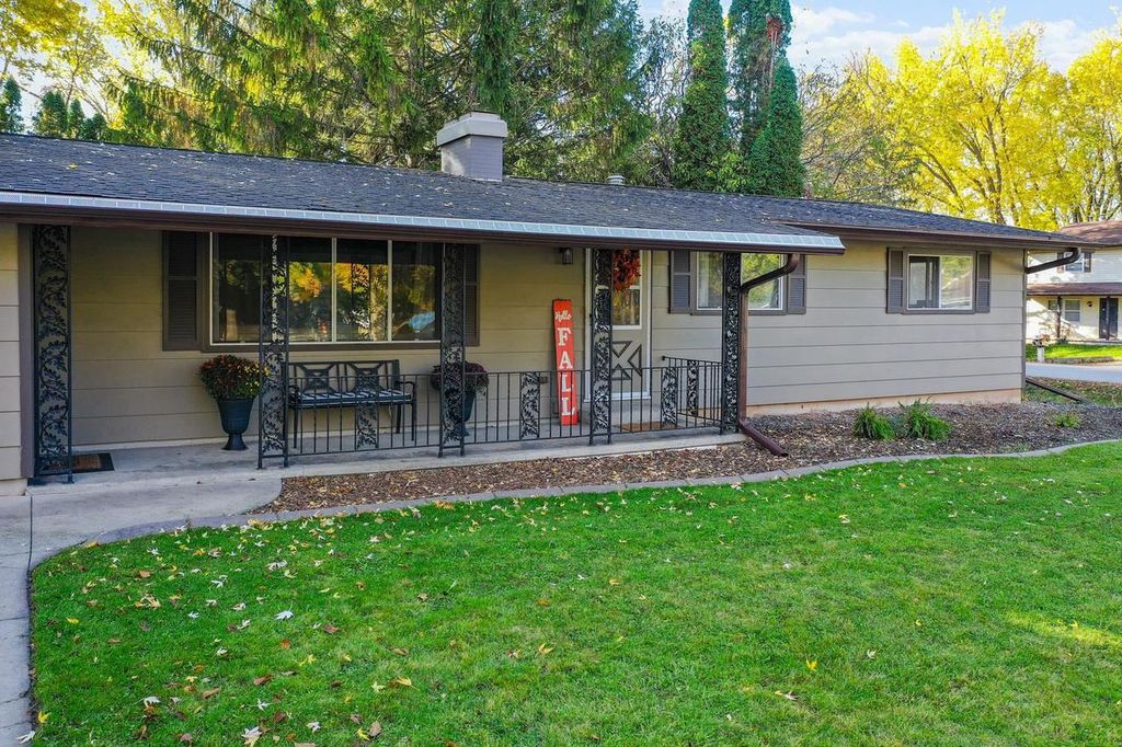 Photo of 2255 Winwood DRIVE, Appleton, WI 54915 (MLS # 50317526)