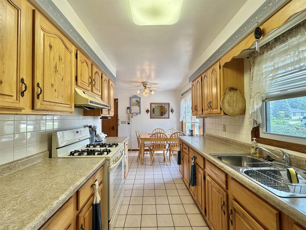 Photo of 721 E Morning Glory LANE, Beloit, WI 53511 (MLS # 2032162)