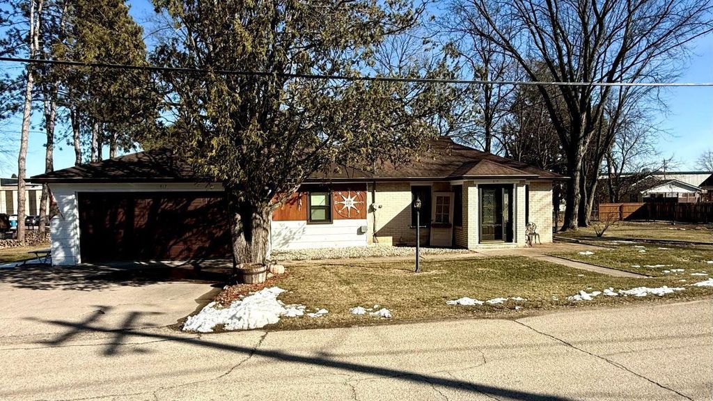 Photo of 417 Welcome AVENUE, Bear Creek, WI 54922 (MLS # 50322366)