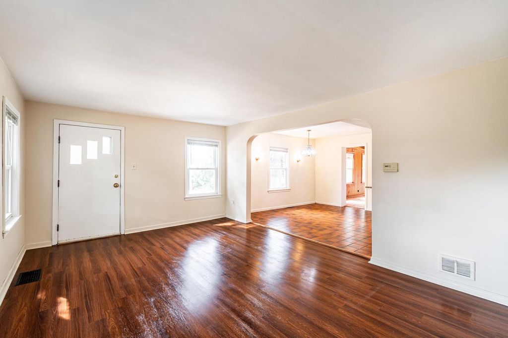 Photo of 30050 Greenleaf DRIVE, Burlington, WI 53105 (MLS # 1940239)