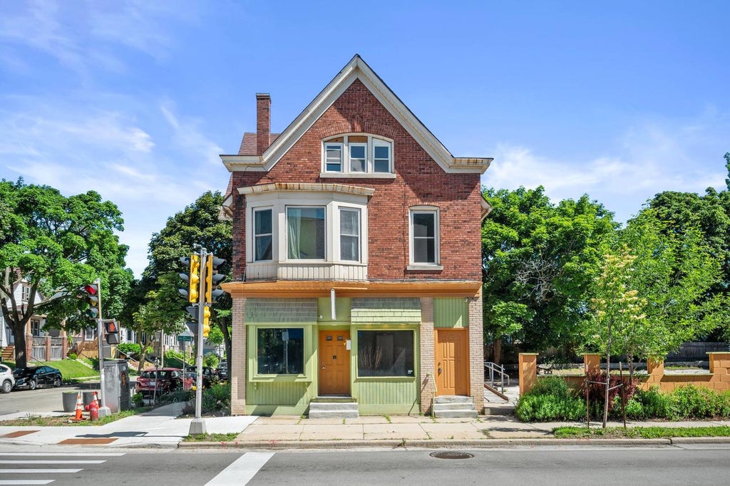 Photo of 800 E Locust STREET, Milwaukee, WI 53212 (MLS # 1969091)