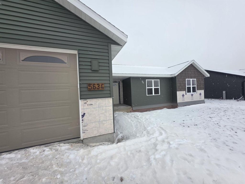 Photo of W5634 Tonys WAY, Appleton, WI 54915 (MLS # 50319481)