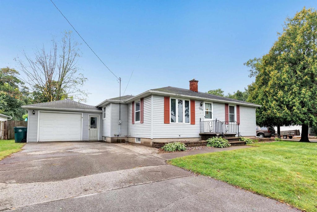 Photo of 1853 Glenview AVENUE, Green Bay, WI 54303 (MLS # 50332781)
