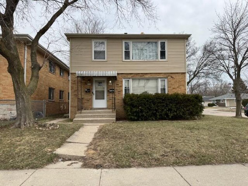 Photo of 8600 W Hampton AVENUE #8602, Milwaukee, WI 53225 (MLS # 1955724)