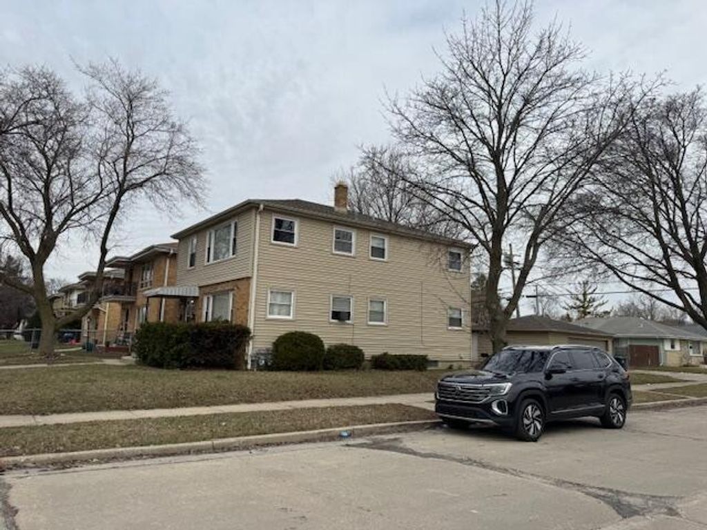 Photo of 8600 W Hampton AVENUE #8602, Milwaukee, WI 53225 (MLS # 1955724)