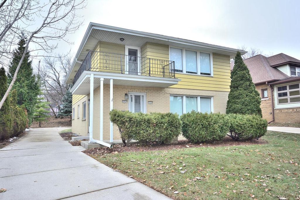 Photo of 5727 W Wisconsin AVENUE #5729, Wauwatosa, WI 53213 (MLS # 1945884)