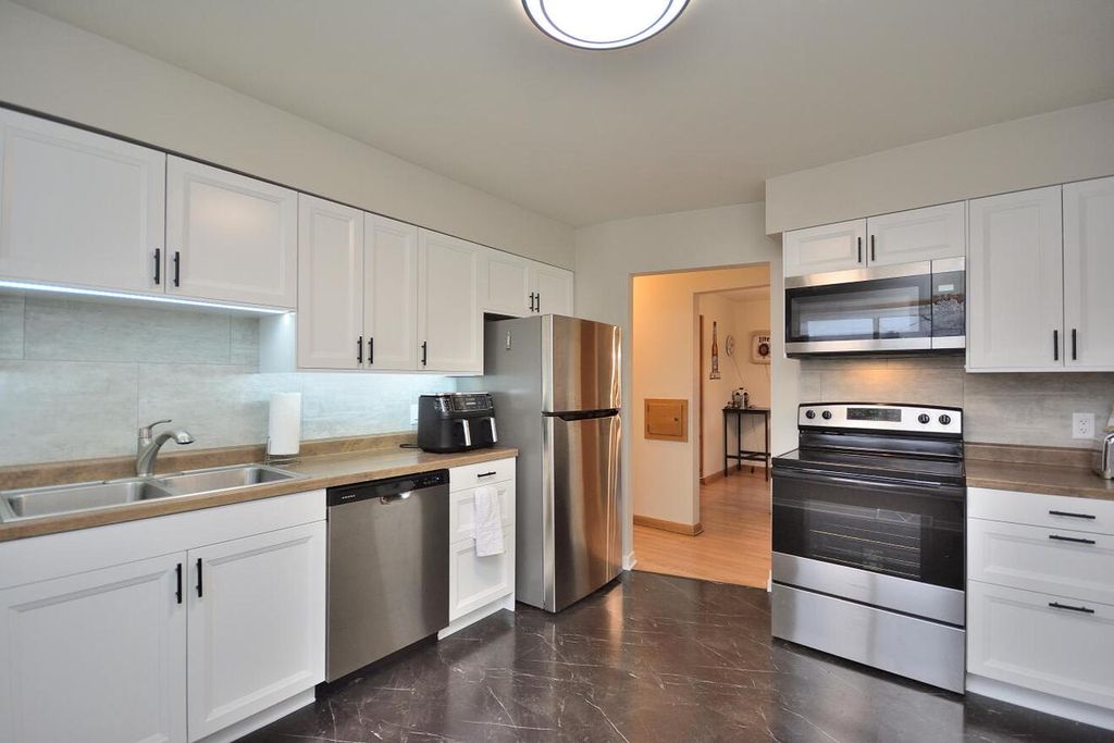 Photo of 5727 W Wisconsin AVENUE #5729, Wauwatosa, WI 53213 (MLS # 1945884)